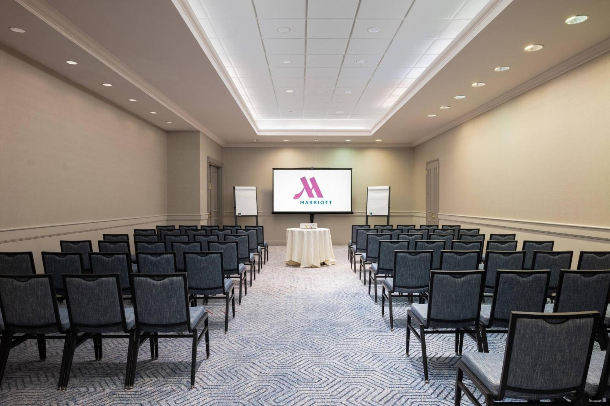 Mystic Marriott Hotel And Spa Groton Exterior photo