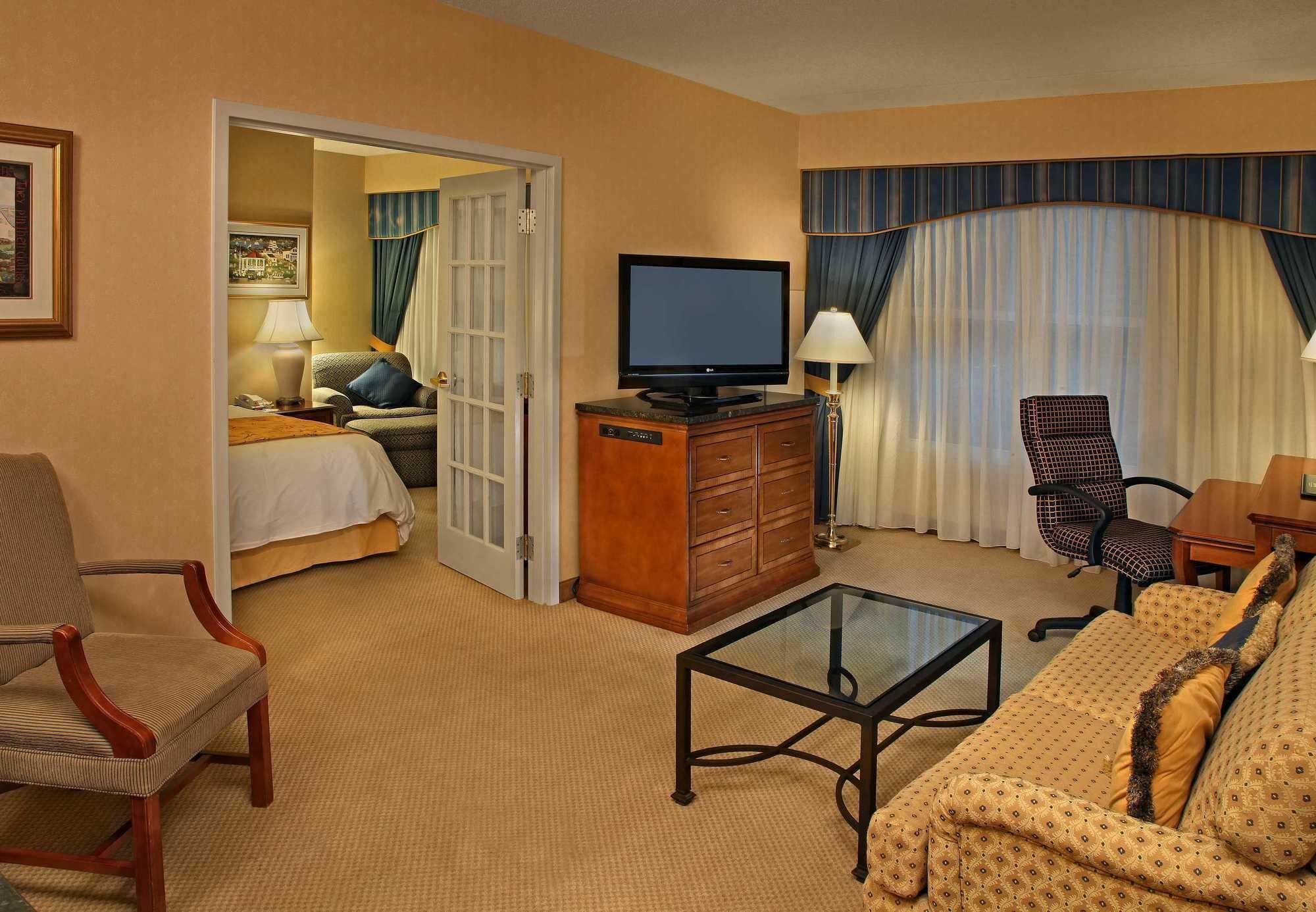 Mystic Marriott Hotel And Spa Groton Exterior photo